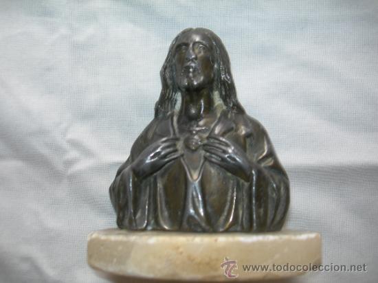 Antig&uuml;edades: FIGURA DEL SAGARADO CORAZON CON PEANA - Foto 1