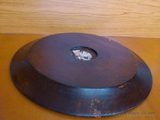 Antig&uuml;edades: Plato de madera labrado y con incrustaciones en bronce. - Foto 8