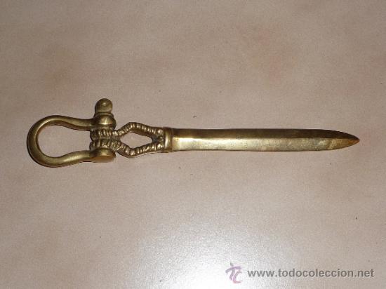 Antig&uuml;edades: Antiguo abrecartas integro en bronce - Foto 1