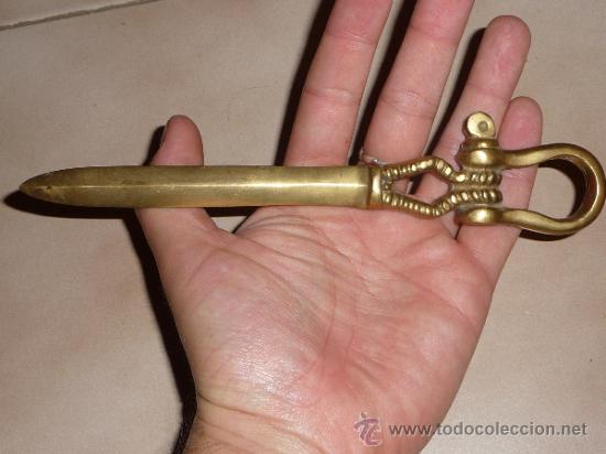 Antig&uuml;edades: Antiguo abrecartas integro en bronce - Foto 3