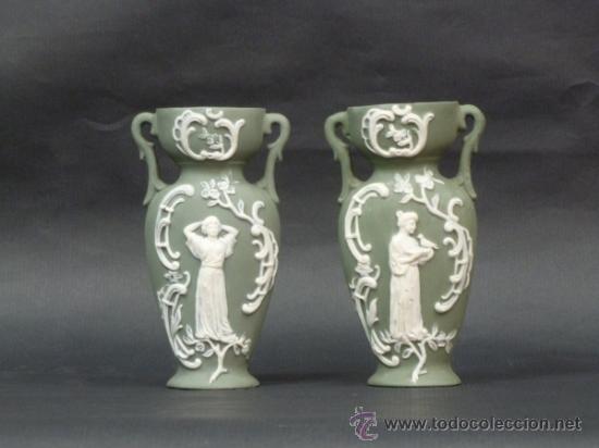Antig&uuml;edades: PAREJA DE JARRONES TIPO WEDGWOOD - Foto 1