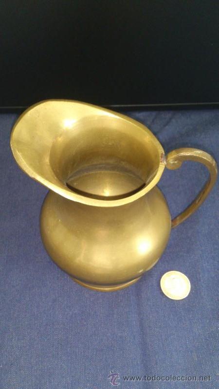 Antig&uuml;edades: Jarra o cantaro de lat&oacute;n con boca ancha y asa - Foto 2