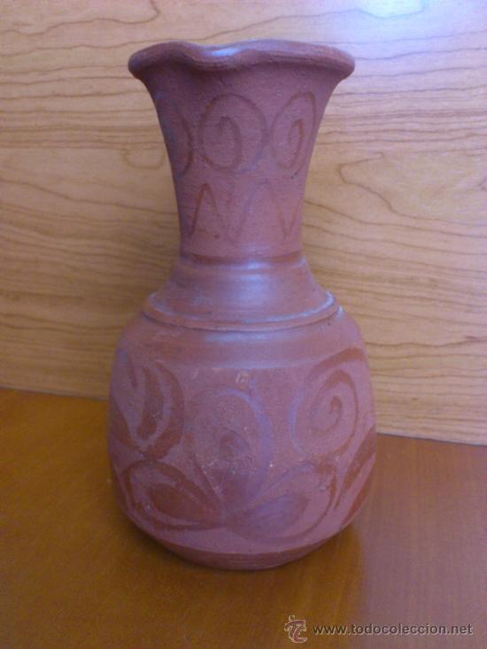 Antig&uuml;edades: Antigua jarra de barro decorada . - Foto 2