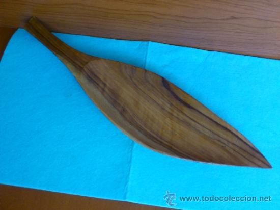 Antig&uuml;edades: Bandeja de madera tallada y barnizada ( Artesanal ) - Foto 4