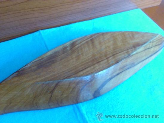 Antig&uuml;edades: Bandeja de madera tallada y barnizada ( Artesanal ) - Foto 2