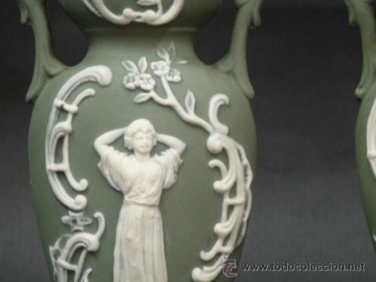 Antig&uuml;edades: PAREJA DE JARRONES TIPO WEDGWOOD - Foto 3