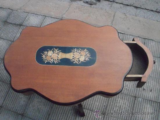 Antig&uuml;edades: velador o mesa con marqueter&iacute;a - Foto 1