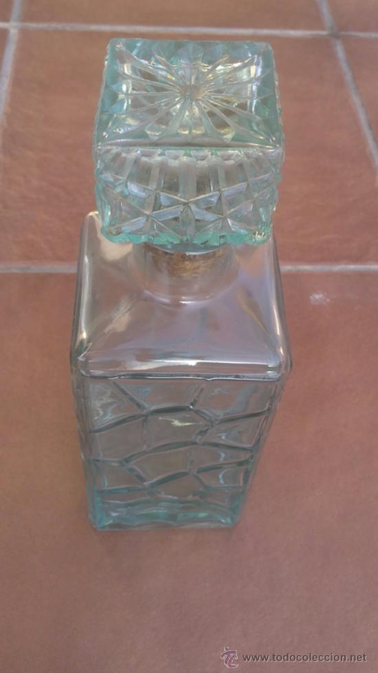 Antig&uuml;edades: LICORERA TALLADA A MANO.25X9CM - Foto 3