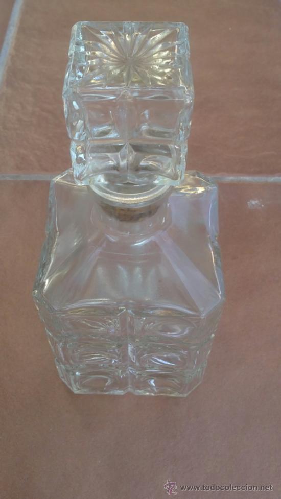 Antig&uuml;edades: LICORERA TALLADA A MANO.23X9CM - Foto 2