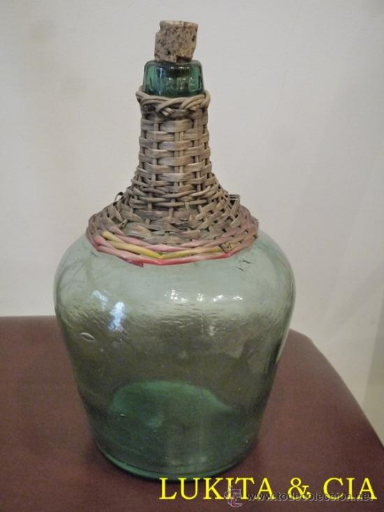 Antig&uuml;edades: GARRAFA DE CRISTAL CON EL CUELLO FORRADO DE MIMBRE - VIRESA