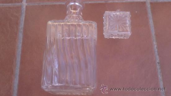 Antig&uuml;edades: LICORERA TALLADA A MANO.24X10CM - Foto 1