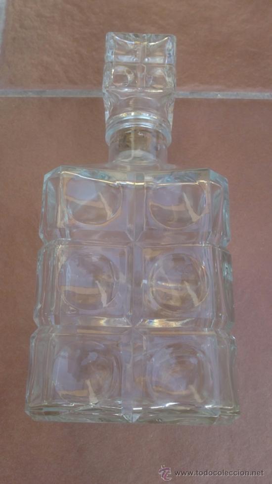 Antig&uuml;edades: LICORERA TALLADA A MANO.23X9CM - Foto 1