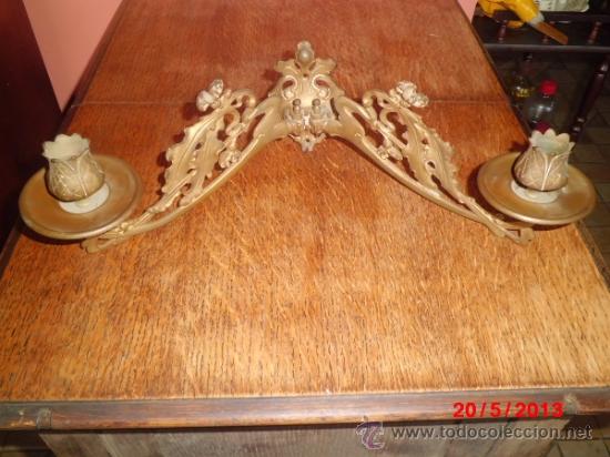 Antiguidades: CANDELABRO O PORTAVELAS ANTIGUO DE BRONCE, DE LOS QUE HABIAN ANTIGUAMENTE EN LOS PIANOS