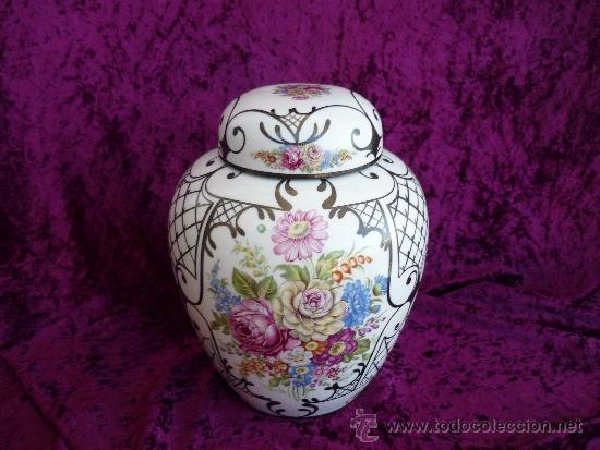 Antiquit&eacute;s: TIBOR GRANDE PORCELANA BOHEMIA. BLANCO CON ROSAS PINTADO A MANO. ALTO 24CM ANCHO 18CM.