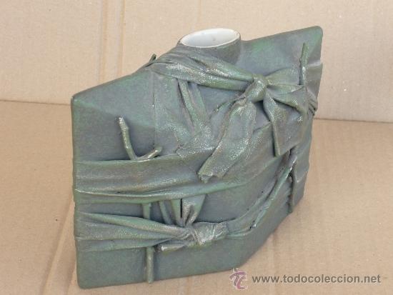 Antig&uuml;edades: VIOLETERO ART DECO CERAMICA Y PAPEL MACHE COLOR VERDE BRONCE VIEJO 15X19