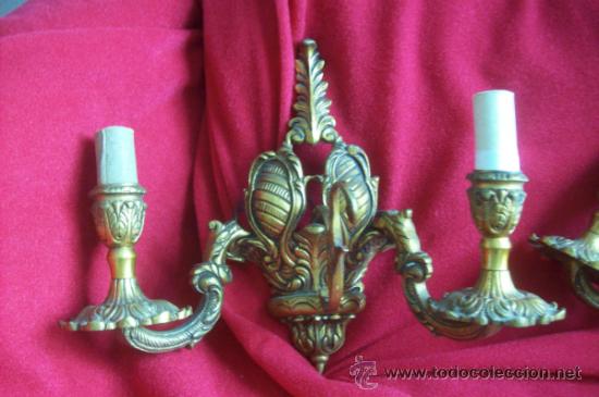 Antig&uuml;edades: Dos apliques de pared en bronce - Foto 4