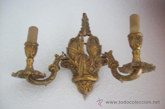 Antig&uuml;edades: Dos apliques de pared en bronce - Foto 2