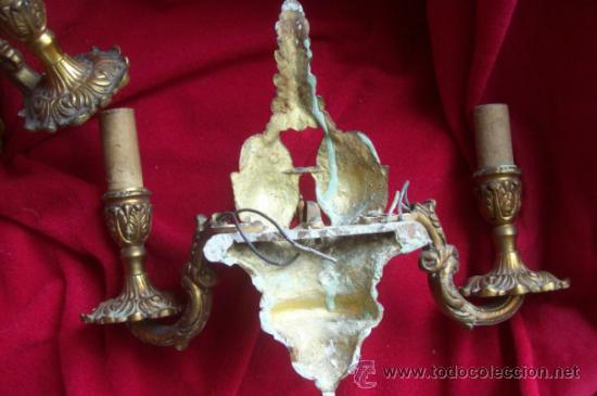 Antig&uuml;edades: Dos apliques de pared en bronce - Foto 3