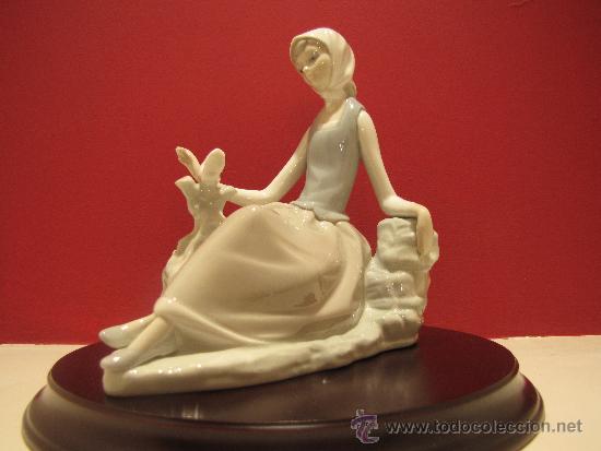 Antig&uuml;edades: DONCELLA CON PALOMA DE LLADRO REF.4660 - Foto 1
