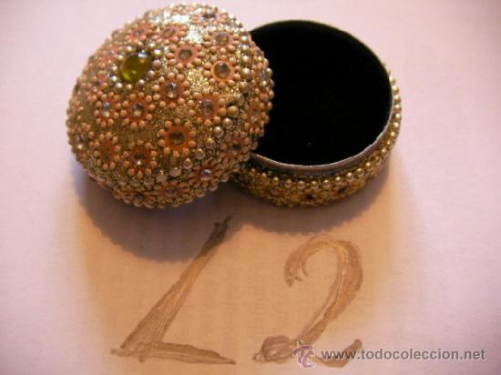 Antig&uuml;edades: PRECIOSA CAJA DECORADA CON PIEDRAS - Foto 1