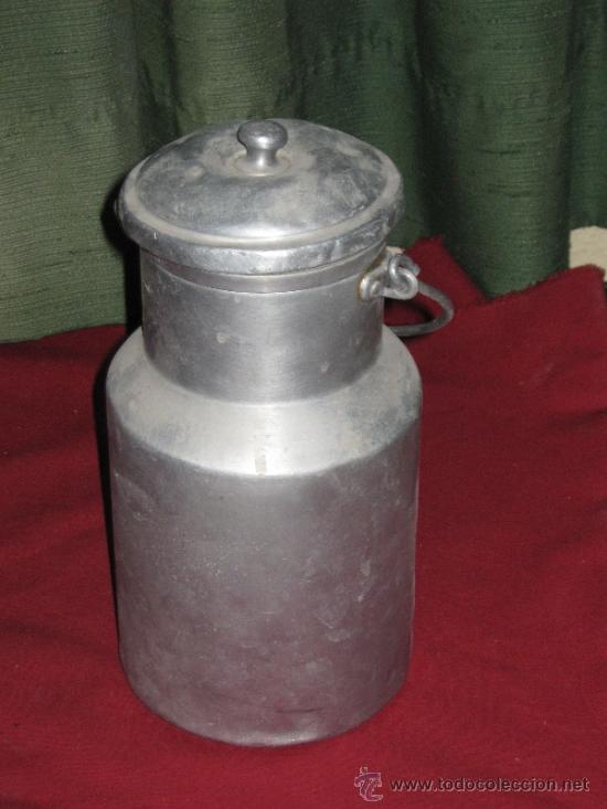 Antig&uuml;edades: LECHERA DE ALUMINIO DE 2 L APROXIMADAMENTE MIDE 24 CM CON LA TAPADERA - Foto 1