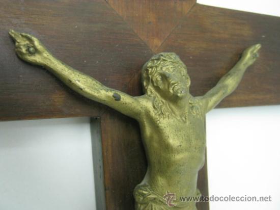 Antig&uuml;edades: Cristo en metal y Cruz en madera - Foto 5