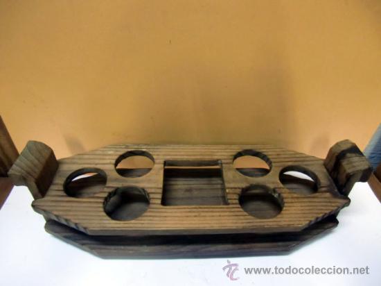 Antig&uuml;edades: Bandeja de madera para poner copas o vasos y botella - Foto 2