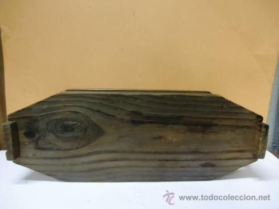 Antig&uuml;edades: Bandeja de madera para poner copas o vasos y botella - Foto 3