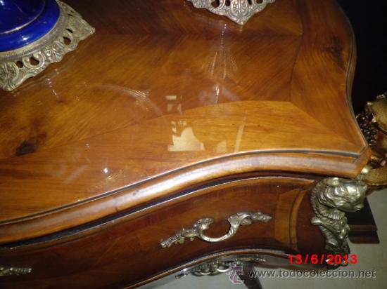 Antig&uuml;edades: COMODA DE MARQUETERIA Y BRONCE - Foto 2