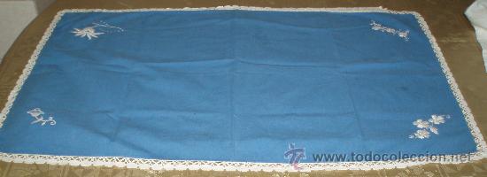 Antig&uuml;edades: mantel antiguo bordado rectangular en color azul - Foto 1
