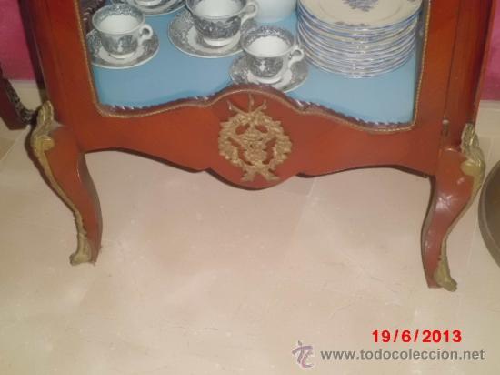 Antig&uuml;edades: VITRINA DE MARQUETERIA Y BRONCE DE ESTILO FRANCES - Foto 2