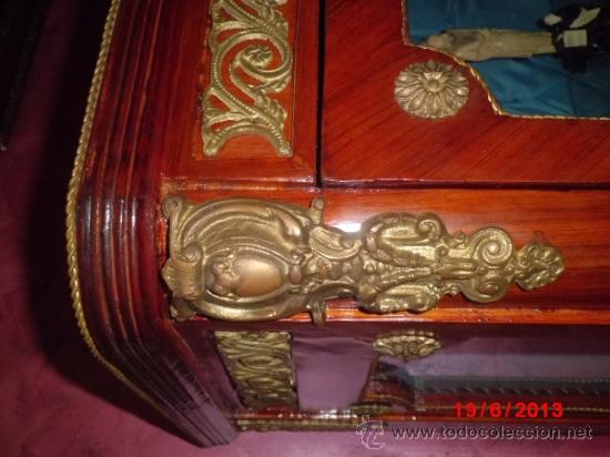 Antig&uuml;edades: VITRINA DE MARQUETERIA Y BRONCE DE ESTILO FRANCES - Foto 4