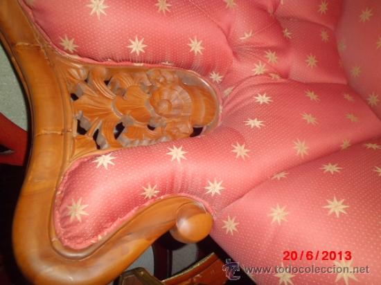 Antig&uuml;edades: SILLON OREJERO DE MADERA TALLADA Y TAPICERIA EN CAPITONE. COMODISIMO - Foto 2