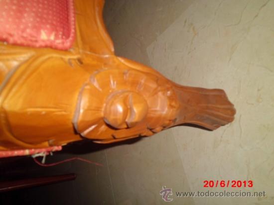 Antig&uuml;edades: SILLON OREJERO DE MADERA TALLADA Y TAPICERIA EN CAPITONE. COMODISIMO - Foto 4