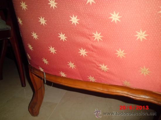Antig&uuml;edades: SILLON OREJERO DE MADERA TALLADA Y TAPICERIA EN CAPITONE. COMODISIMO - Foto 6