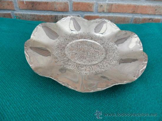 Antig&uuml;edades: peque&ntilde;o centro de metal plateado - Foto 1