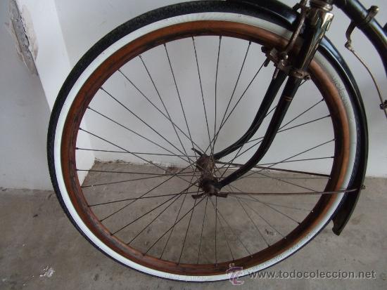 Antig&uuml;edades: ANTIGUA BICICLETA CON LLANTAS DE MADERA - Foto 4