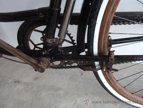 Antig&uuml;edades: ANTIGUA BICICLETA CON LLANTAS DE MADERA - Foto 6