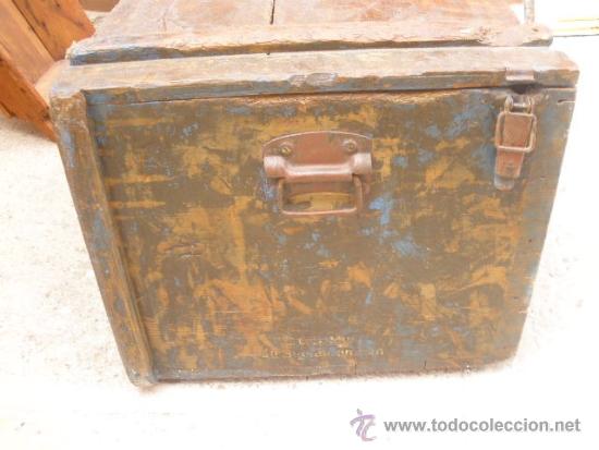 Antig&uuml;edades: BA&Uacute;L DEL EJERCITO. CON PINTURA AZUL - Foto 3