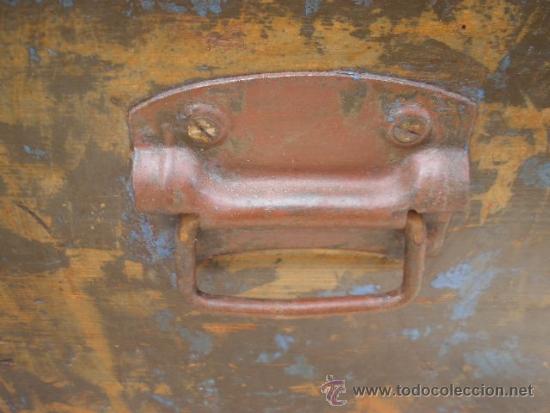 Antig&uuml;edades: BA&Uacute;L DEL EJERCITO. CON PINTURA AZUL - Foto 8