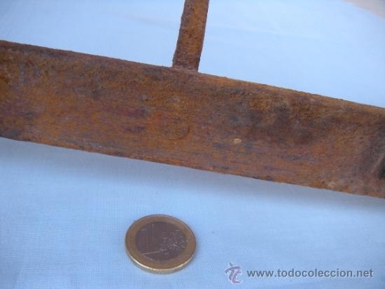 Antig&uuml;edades: ANTIGUA ESPETERA DE HIERRO FORJADO - Foto 4