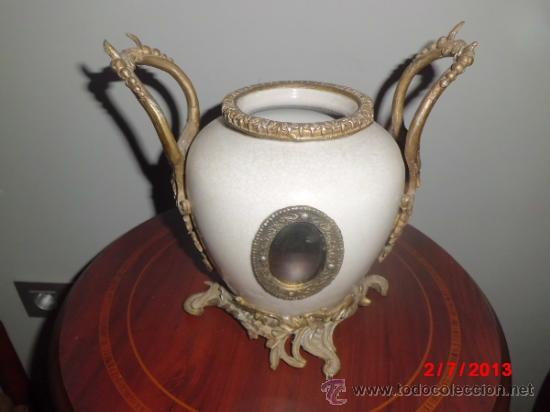 Antig&uuml;edades: JARRON DE BRONCE Y PORCELANA CUARTEADA - Foto 2