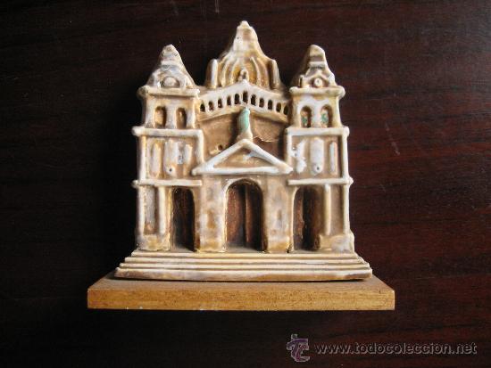 Antig&uuml;edades: Relieve en escayola pintada de la catedral de C&oacute;rdoba, Argentina