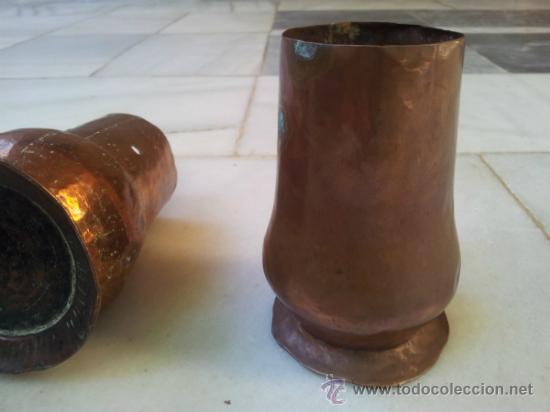 Antig&uuml;edades: Lote de jarra y dos vasos en cobre - Foto 6