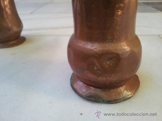 Antig&uuml;edades: Lote de jarra y dos vasos en cobre - Foto 3