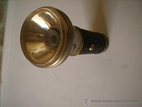 Antig&uuml;edades: ANTIGUA LINTERNA CON FOCO DE LUZ REGULABLE ( NO LLEVA INCLUIDA LA PILA )