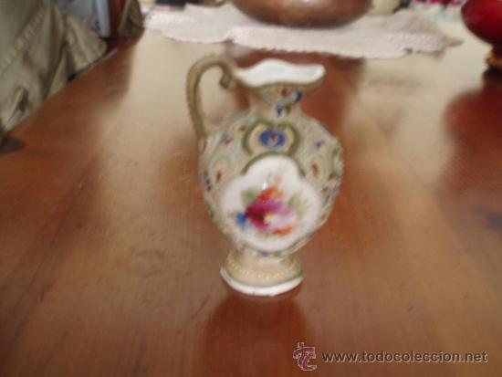 Antig&uuml;edades: Preciosa minijarrita de porcelana