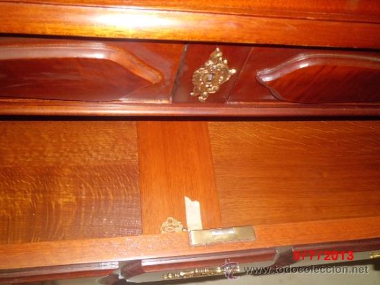Antig&uuml;edades: COMODA DE MADERA DE CAOBA EN . - Foto 6
