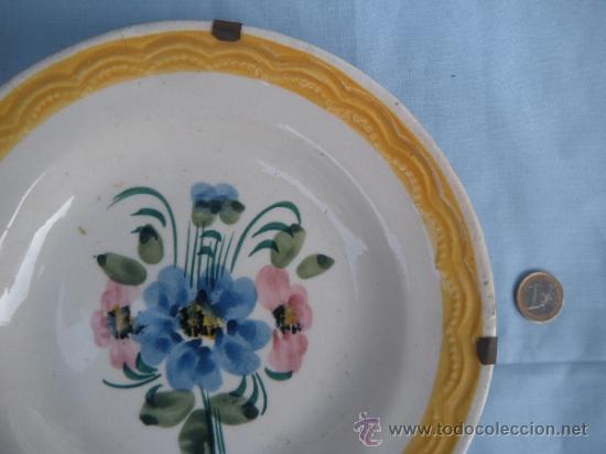Antig&uuml;edades: ANTIGUO PLATO DE HILEROS CON FLORES - Foto 1