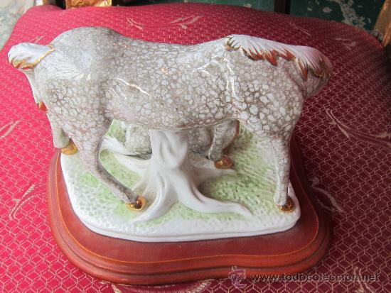Antig&uuml;edades: CABALLOS EN PORCELANA CON BASE DE MADERA - Foto 3